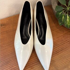 Elegant White Pointed-Toe heels Tony Bianco